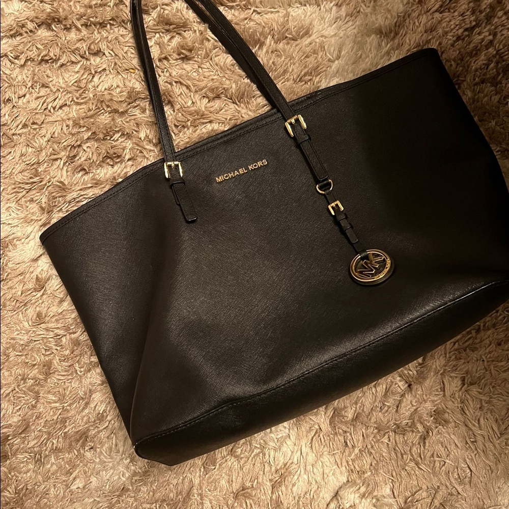 MIchael Kors jetset travel bag